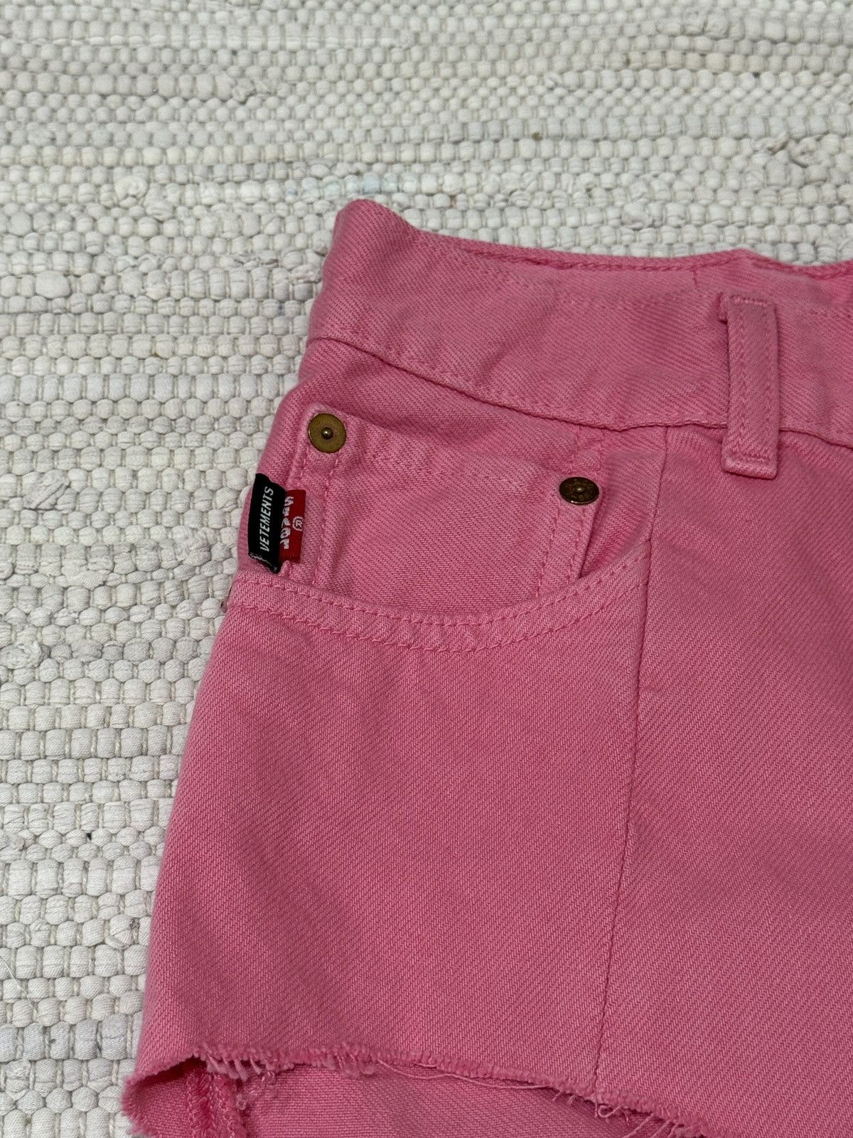 Levi's × Vetements Vetements x Levi’s Micro Shorts Size 24" / US 00 / IT 34 - 4 Thumbnail