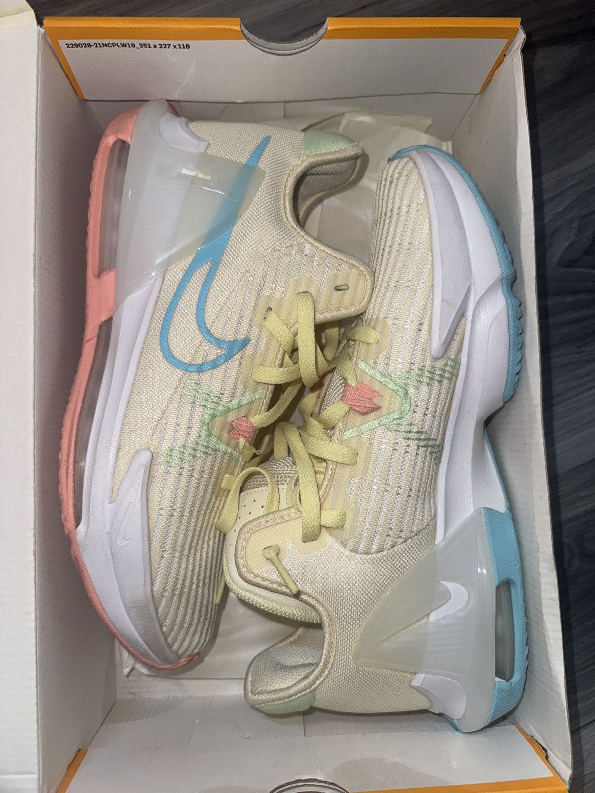 Nike Nike LeBron Witness VI Size US 10 / EU 43 - 1 Thumbnail