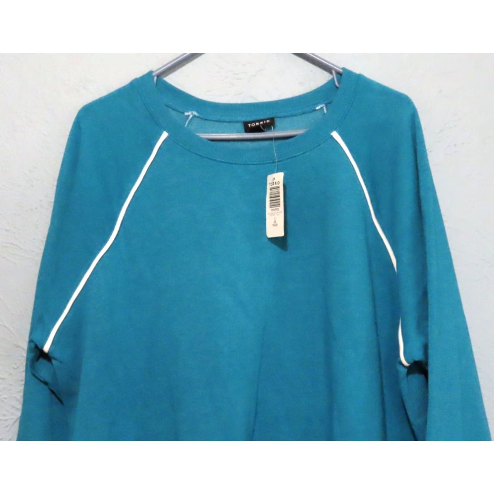 Torrid Torrid Women's Sweatshirt Raglan Blue Fleece Crew Neck 2X 18-20 NWT Pullover Winter Casual Size XXL / US 16-18 / IT 52-54 - 3 Thumbnail