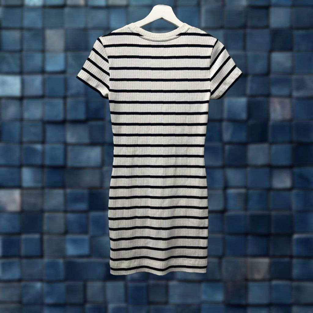French Connection VINTAGE Women French Connection Sequin Stripe Mini Dress XS Crew Neck Short Sleeve Gold/Navy Satin? Size XS / US 0-2 / IT 36-38 - 1 Thumbnail