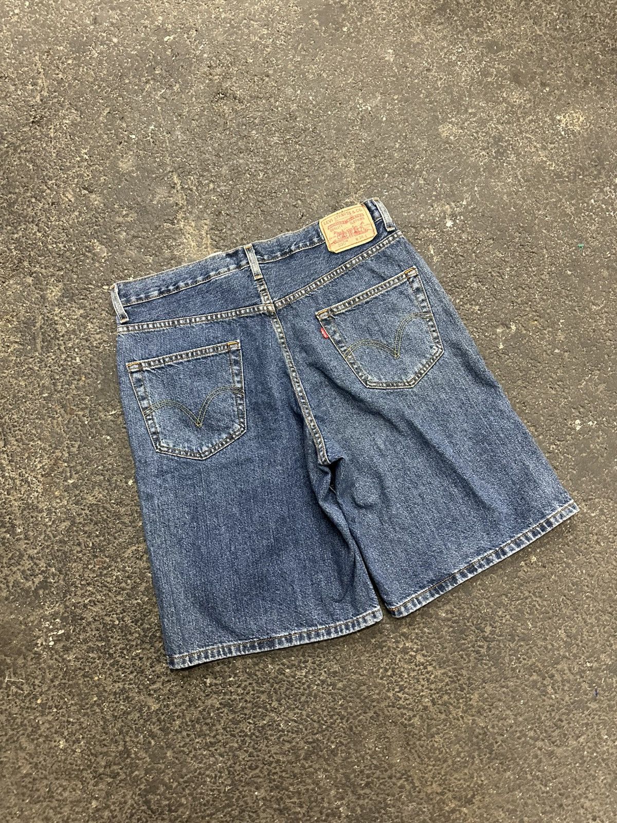 Levi's × Vintage Y2K Levi’s 550 jorts Size US 34 / EU 50 - 1 Thumbnail