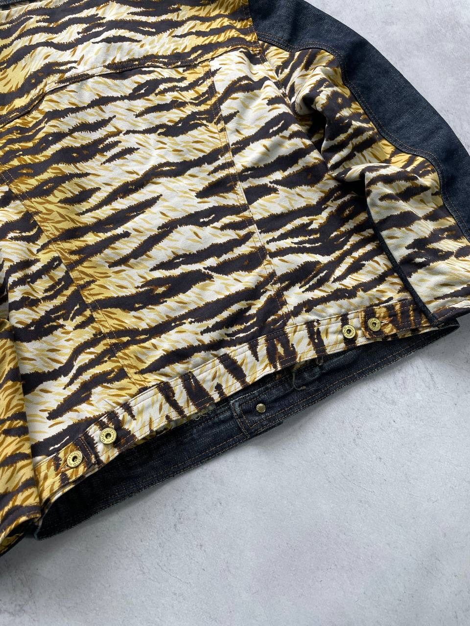 Dolce & Gabbana × Japanese Brand × Vintage Vintage Crazy Dolce & Gabbana Denim Tiger Jacket Y2K Size S / US 4 / IT 40 - 8 Thumbnail
