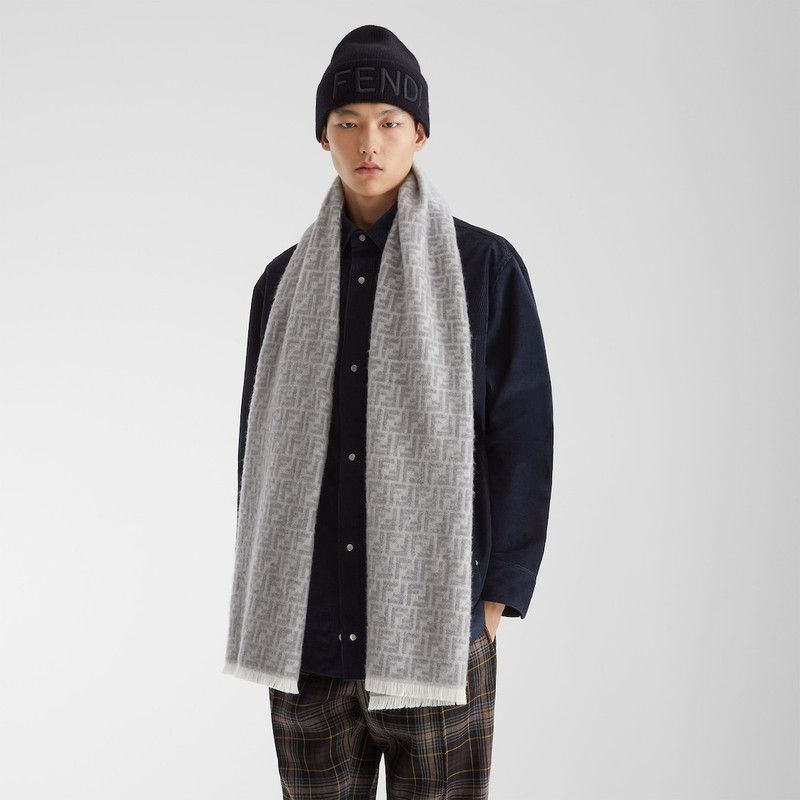Fendi o1s1wg111125 Size:OS/ Scarf in Grey Size ONE SIZE - 3 Thumbnail