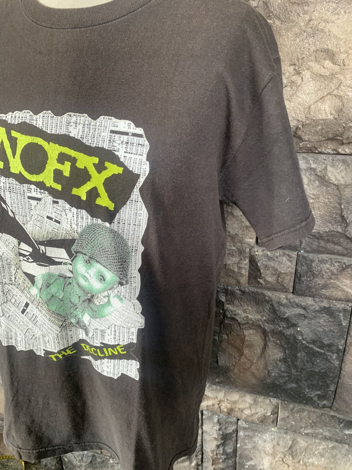 Band Tees × Vintage Vintage 2000 NOFX The Decline Rock Band T shirt Size US M / EU 48-50 / 2 - 3 Thumbnail