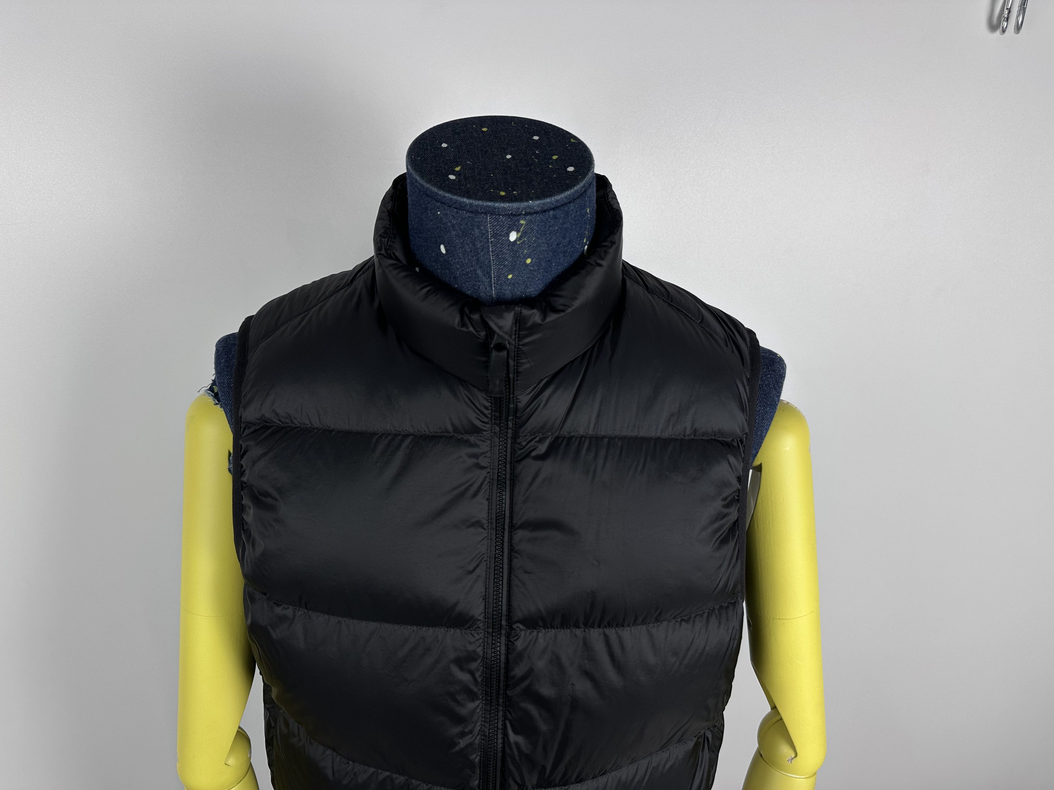 Uniqlo Uniqlo Ultra Light Down Puffer Vest Coat Jacket Black Size L Size US L / EU 52-54 / 3 - 3 Thumbnail