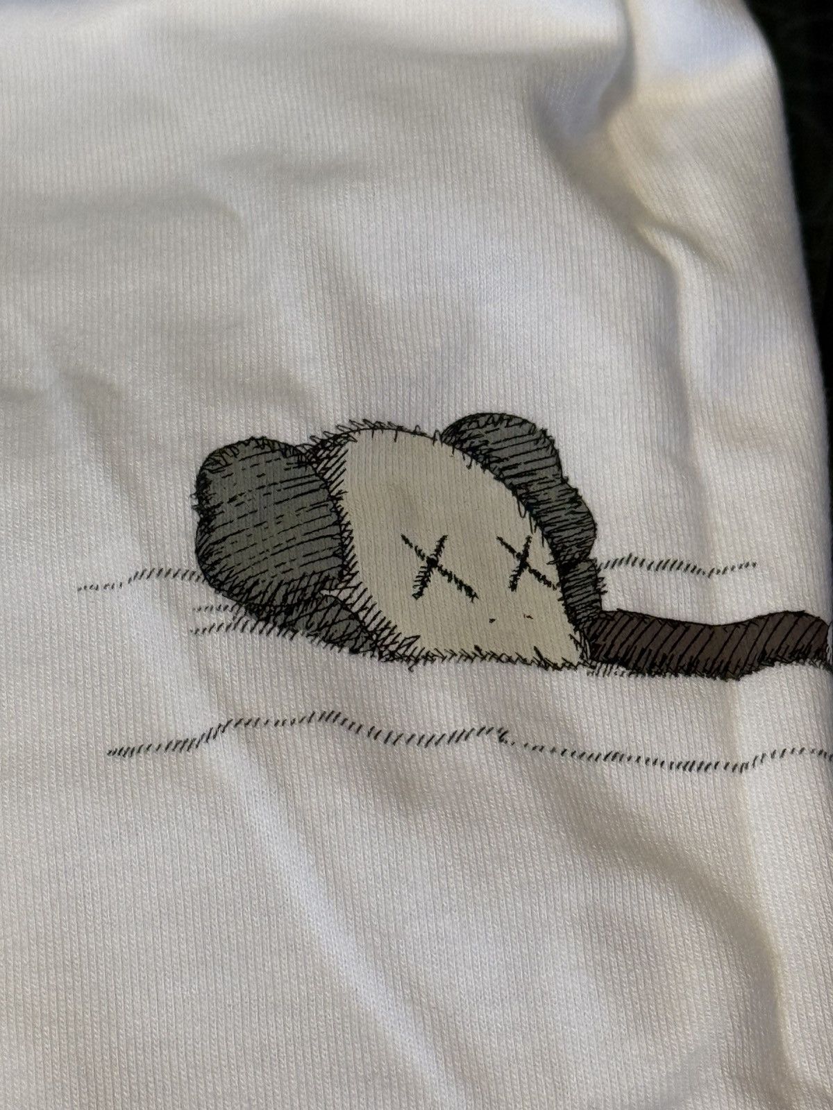 Kaws × Uniqlo KAWS X UNIQLO T Size Asian L Size US L / EU 52-54 / 3 - 4 Thumbnail