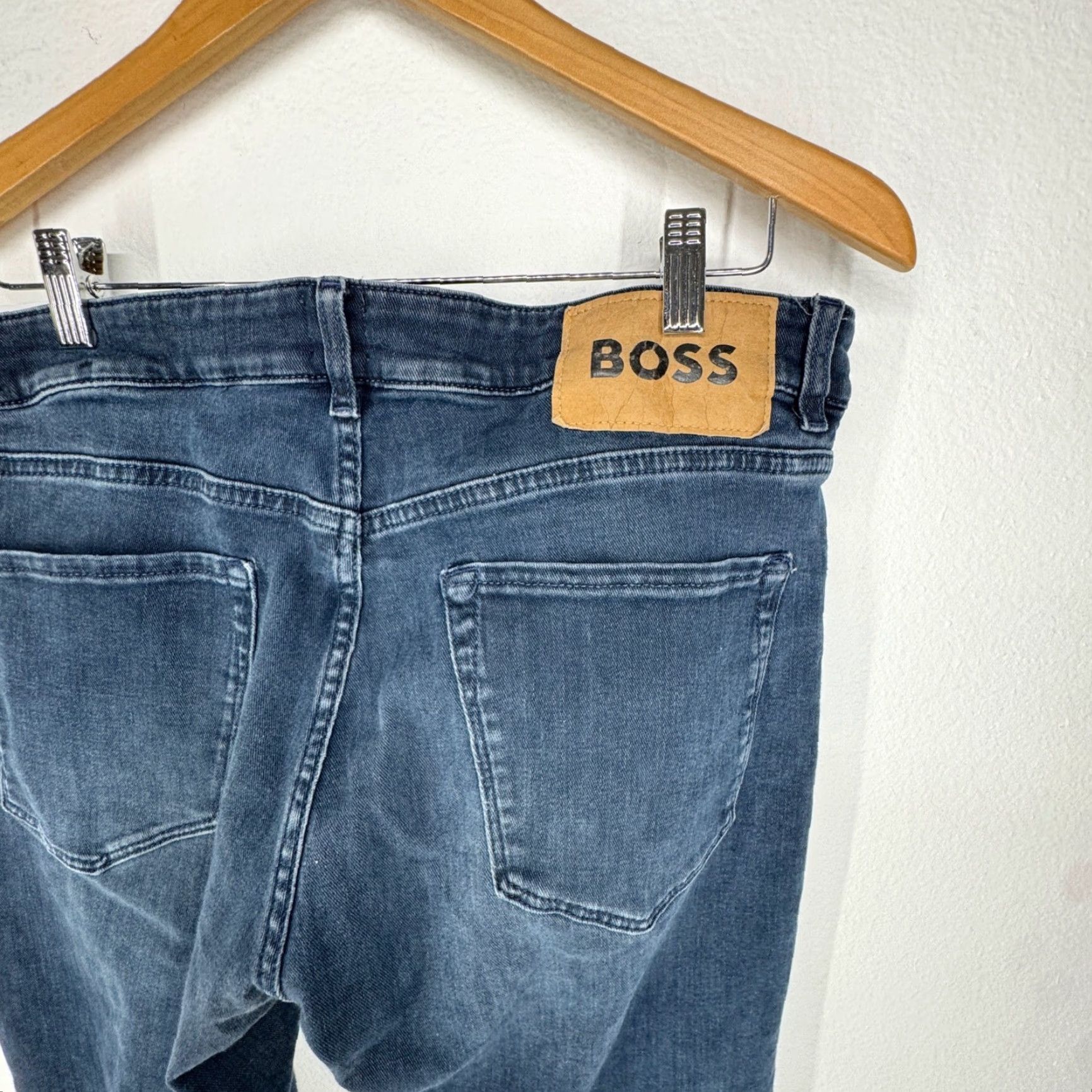 Vintage HUGO BOSS MAINE Mens Regular Fit Dark Wash Denim Jeans 36x32 Straight Leg Luxury Size US 36 / EU 52 - 7 Thumbnail