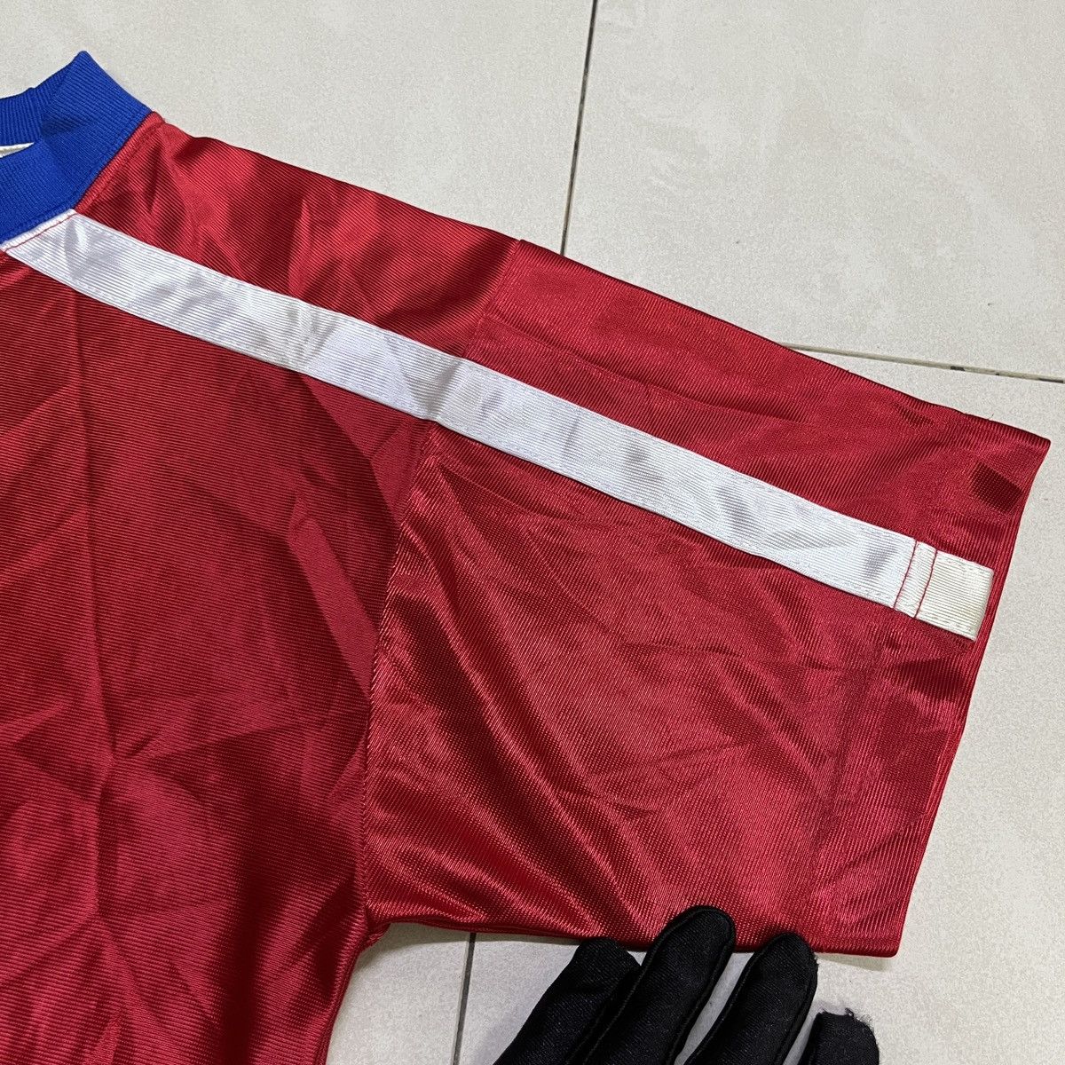 Umbro × Vintage Vintage Reebok Metallic Jersey T Shirt Size XS / US 0-2 / IT 36-38 - 5 Thumbnail