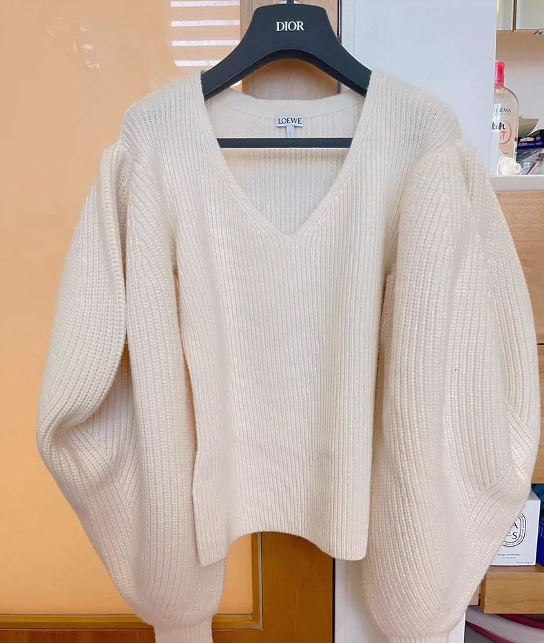 Loewe Loewe Court sleeve v-neck sweater Size XS / US 0-2 / IT 36-38 - 1 Thumbnail