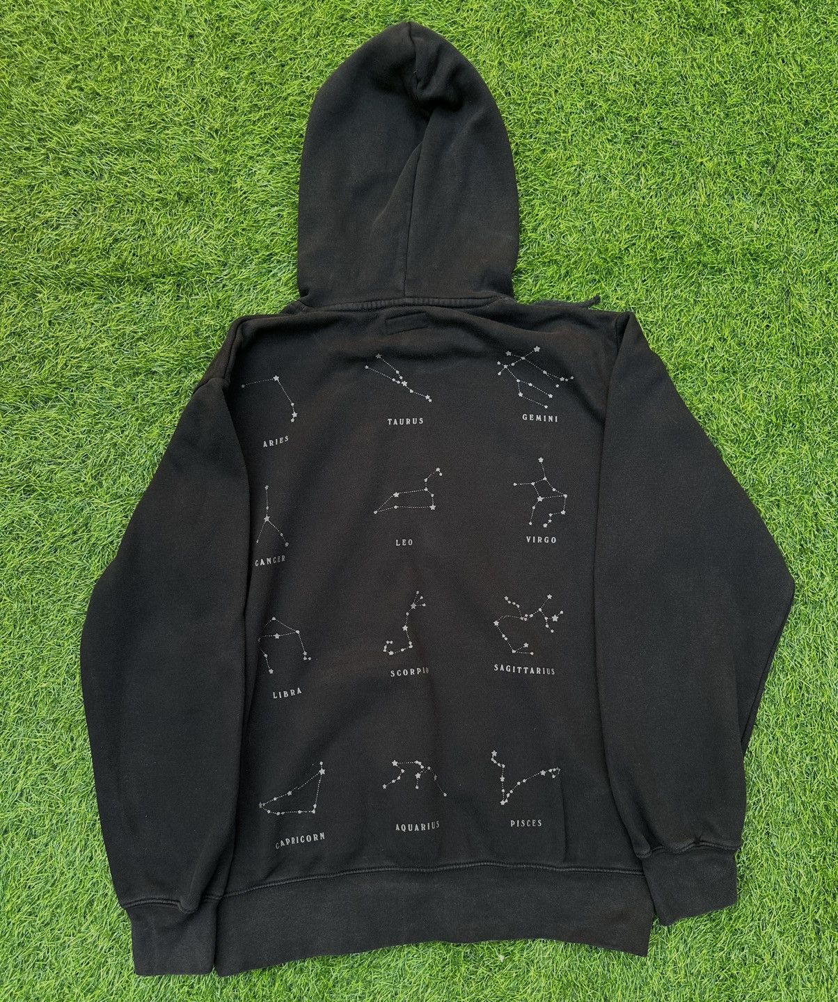 Market Vintage Chinatown Market Zodiac Sign Hoodie Size US M / EU 48-50 / 2 - 3 Thumbnail