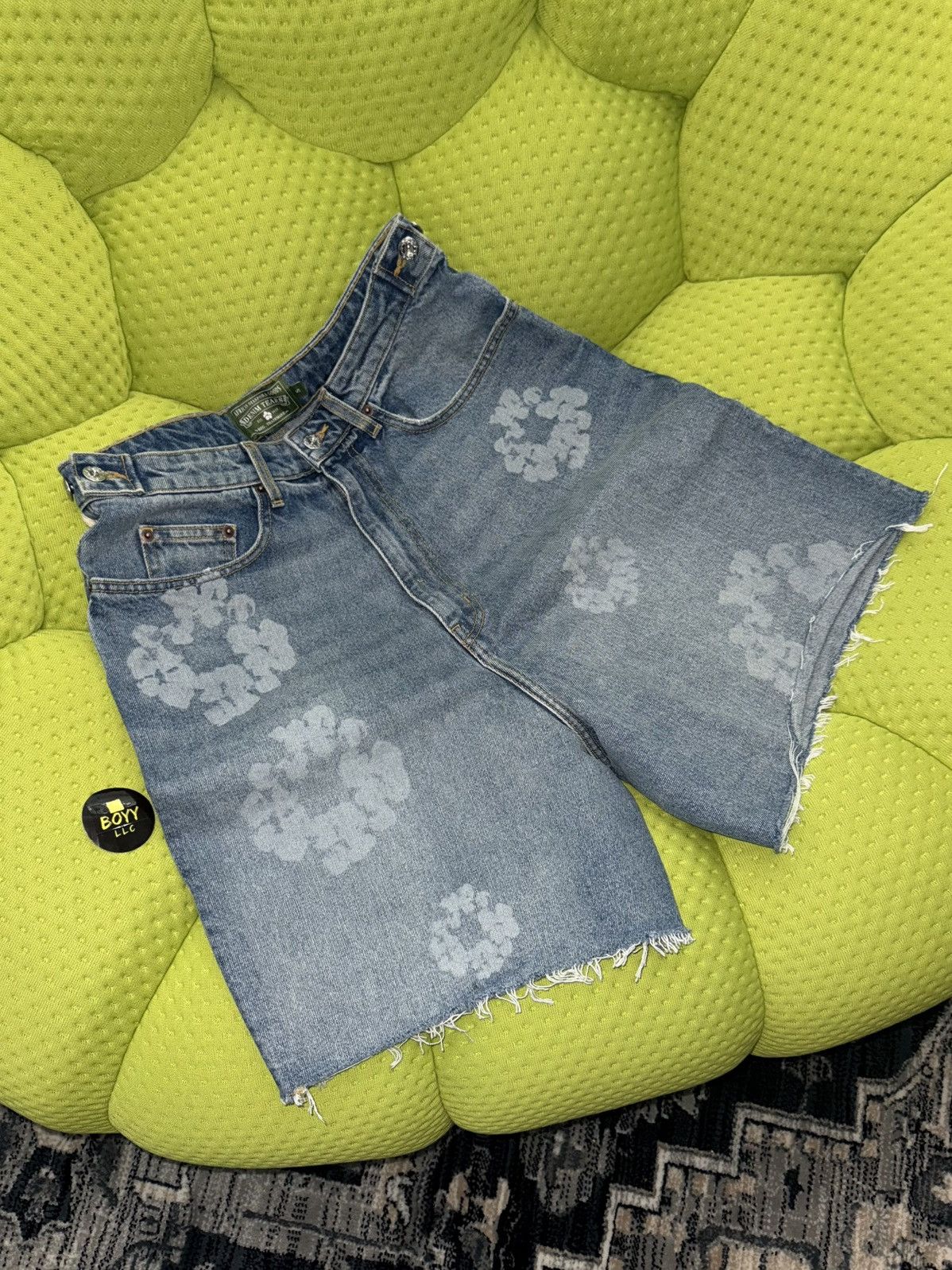 DENIM TEARS Wreath logo Jean shorts SMALL Size US 30 / EU 46 - 1 Thumbnail