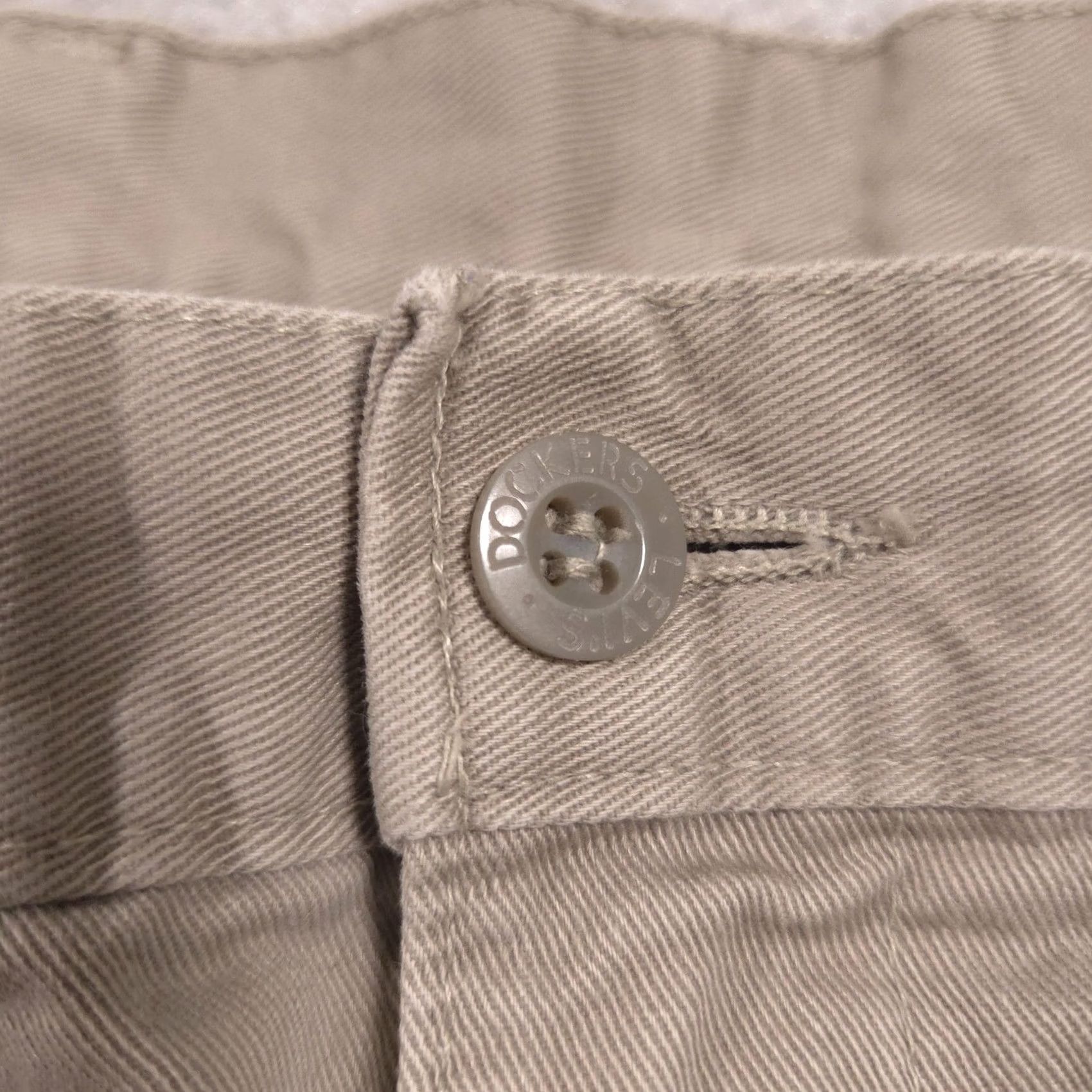 Dockers Dockers Khakis Pants Mens 38x32 Beige Pleated Front Straight Leg Casual Chino Size US 38 / EU 54 - 6 Thumbnail