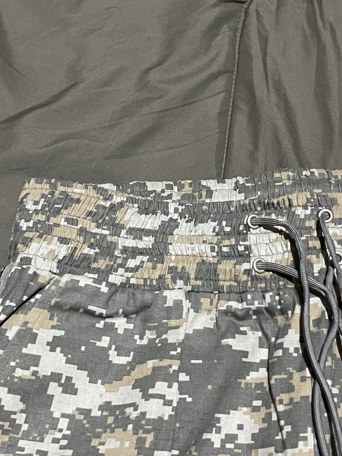 Other Nothing Into Something Double-Waisted Camo Short Size US 34 / EU 50 - 3 Thumbnail