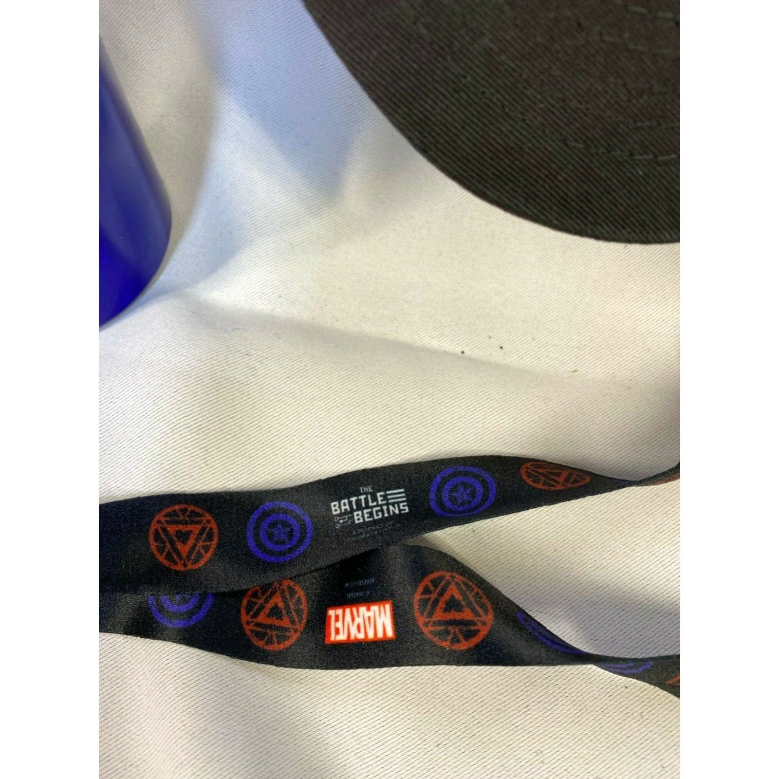 Vintage MARVEL CAPTAIN AMERICA Civil War Hat, Water Bottle & Key Chain Set - Adults, Black Hat, Blue Bottle - Official Merchandise Size ONE SIZE - 4 Thumbnail