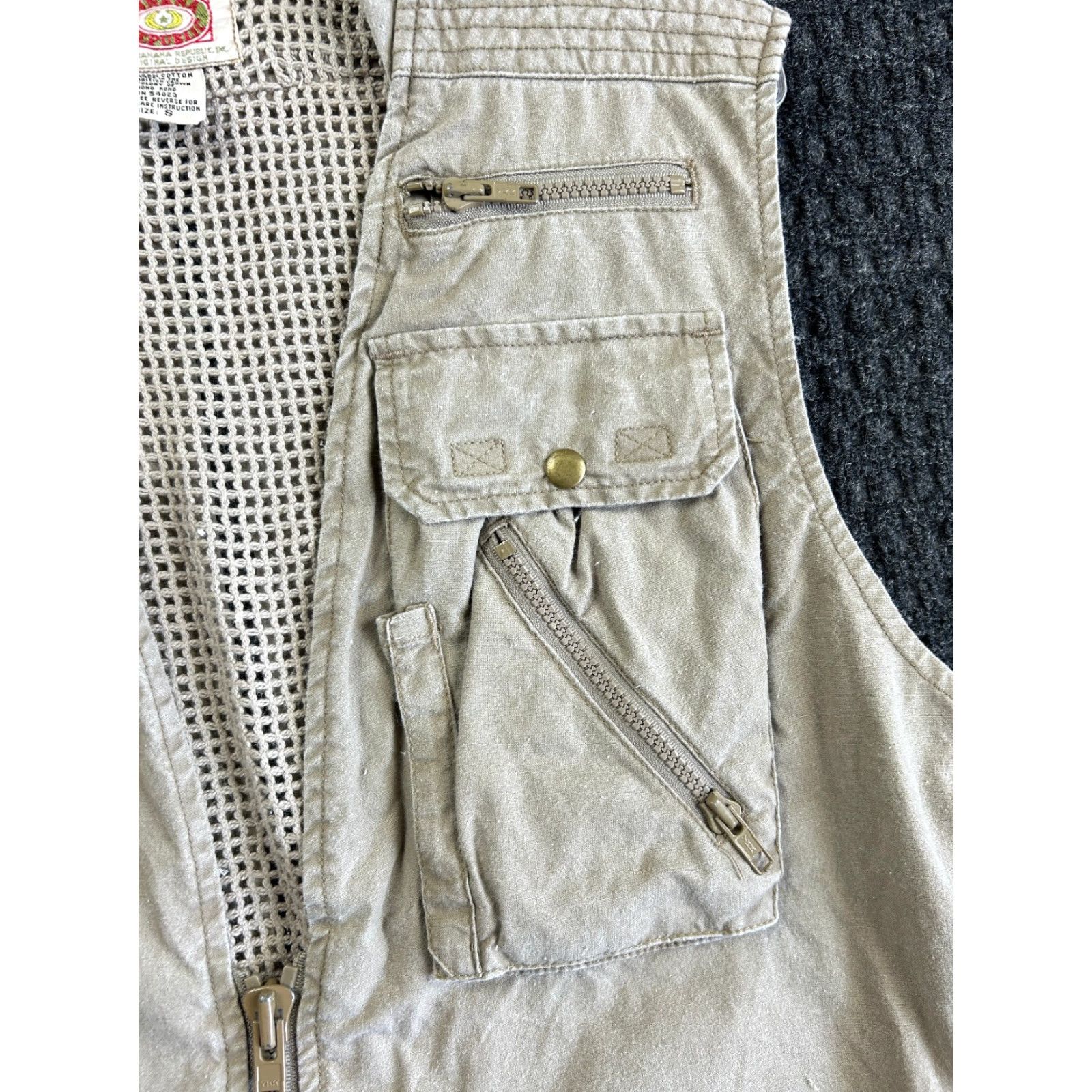 Banana Republic VINTAGE Banana Republic Safari Vest S Men Utility Vest Beige Cotton Canvas Windproof Pockets Outdoor Travel 1986 Safari Nature Fish 1980s Mens Size US S / EU 44-46 / 1 - 4 Thumbnail