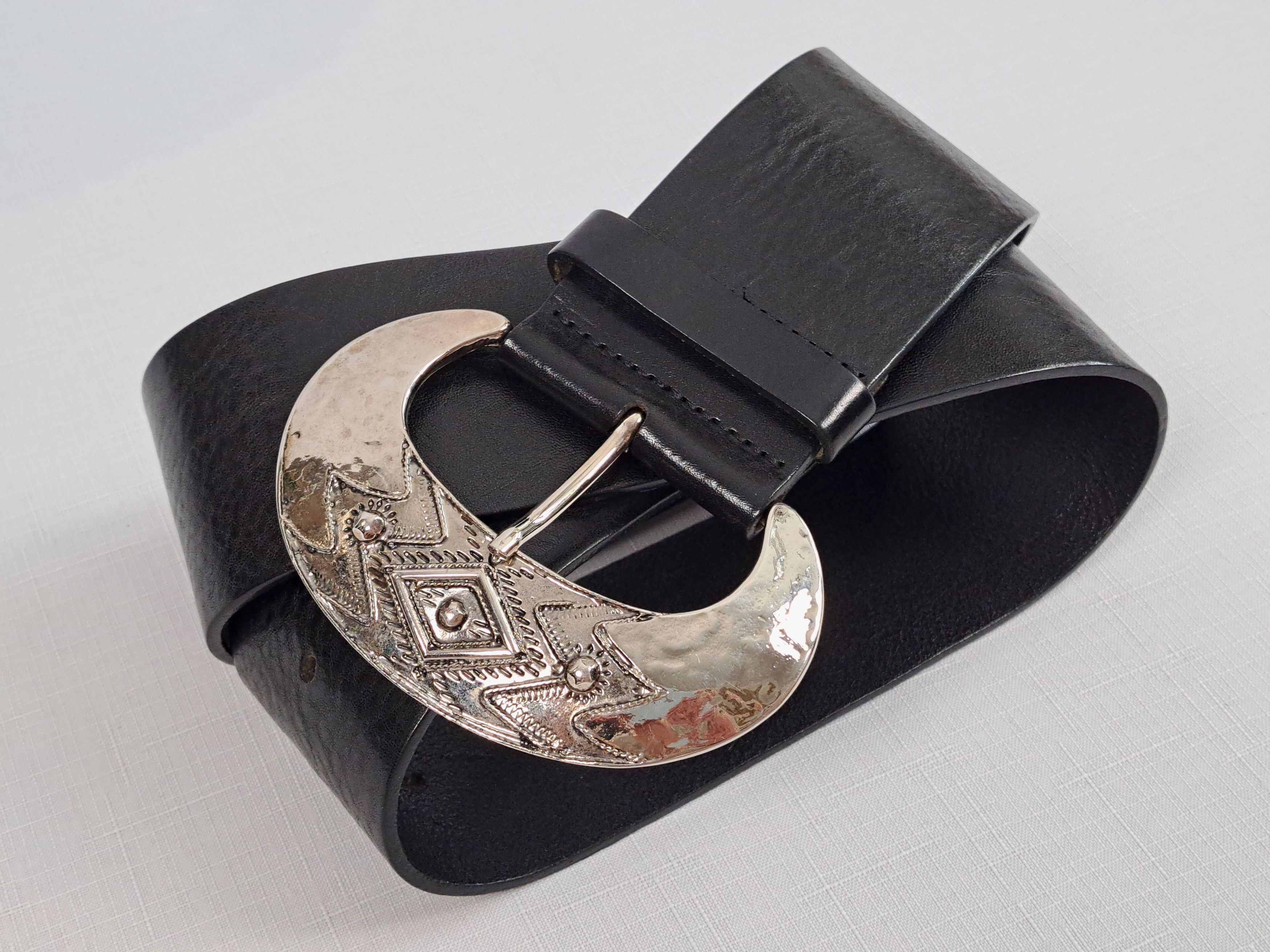 Weekend Max Mara leather belt. Size M