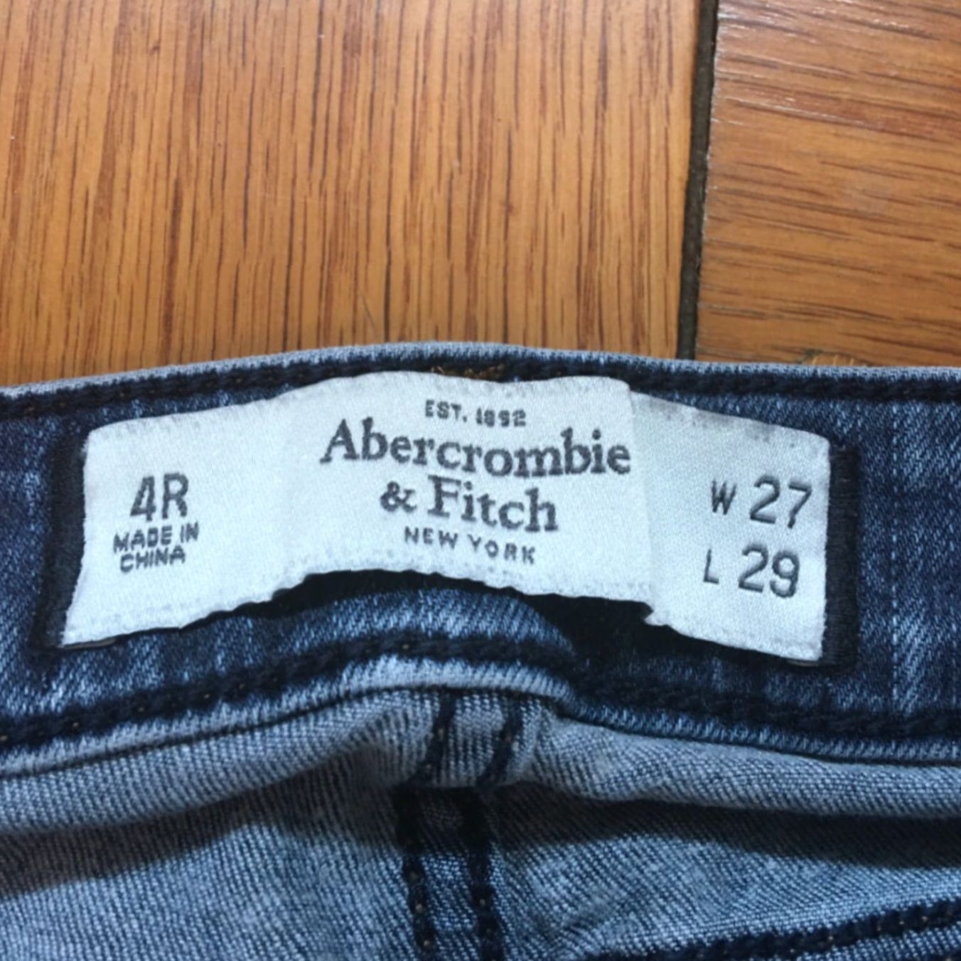 Abercrombie & Fitch Abercrombie & Fitch Womens Dark Wash Skinny Blue Jeans Size 22 x 29 Regular 4R - 5-Pocket Denim Jeans Blue Womens Size 28" / US 6 / IT 42 - 7 Thumbnail