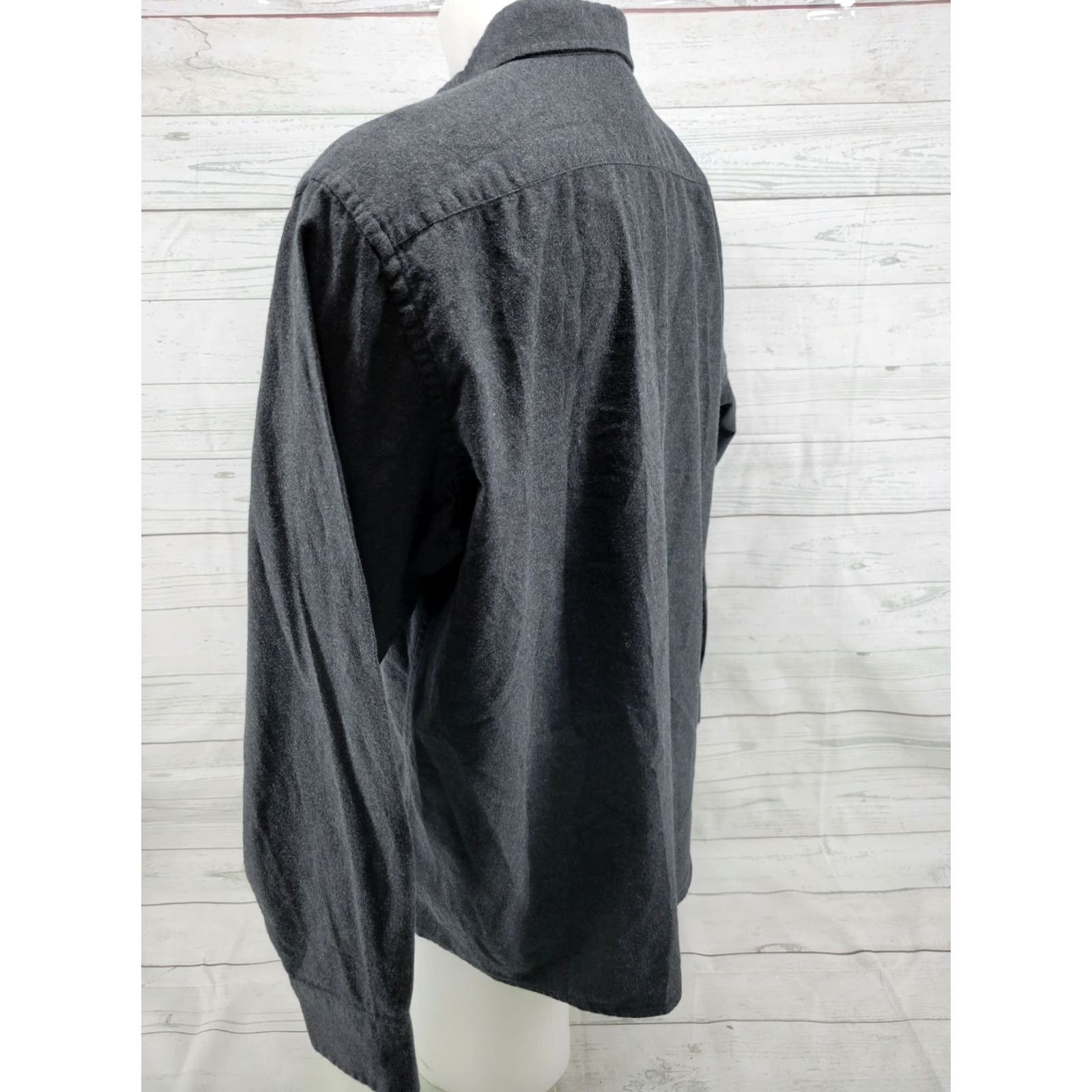 UNTUCKit UNTUCKit Long Sleeve Button Up Shirt Gray Charcoal Cotton Men’s XXL Regular Size Shirt Button-Up Casual Vintage No N/A Size US XXL / EU 58 / 5 - 7 Thumbnail