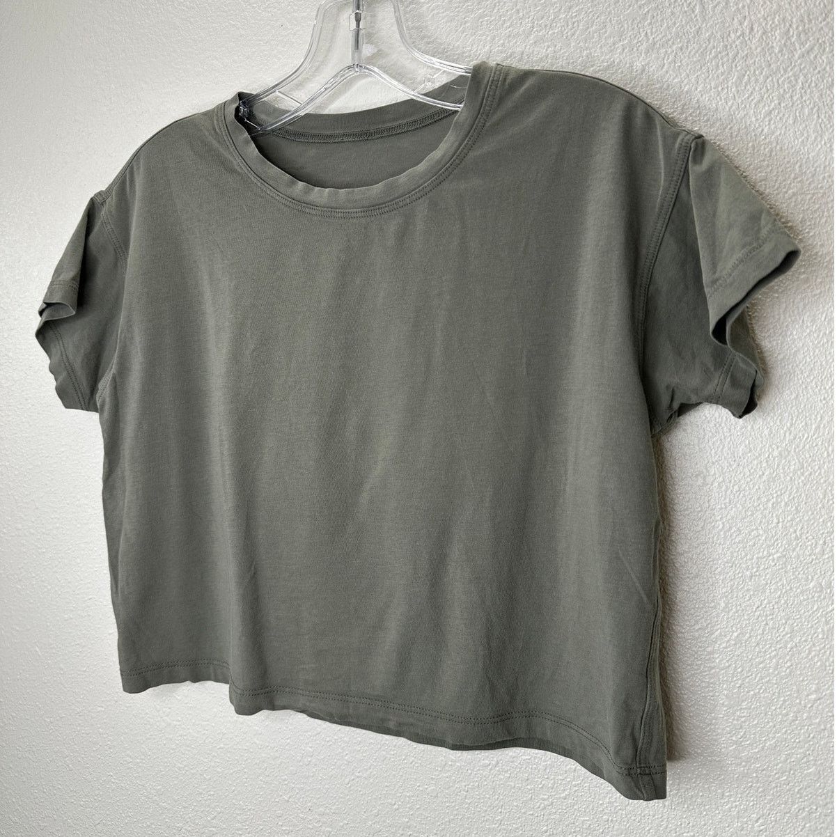Lululemon Lululemon Dusty Green Round Neck Short Sleeve Crop Tee 6 Size M / US 6-8 / IT 42-44 - 2 Thumbnail