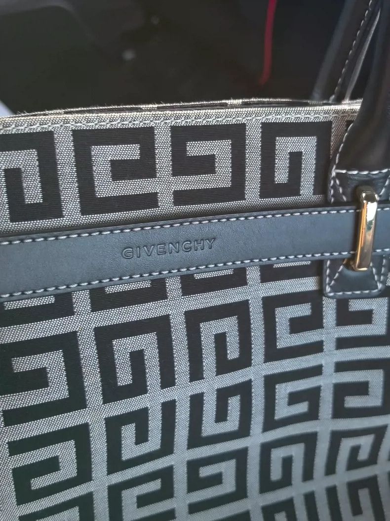 Givenchy Givenchy Handbag (Not Shoulder Strap) Size ONE SIZE - 4 Thumbnail