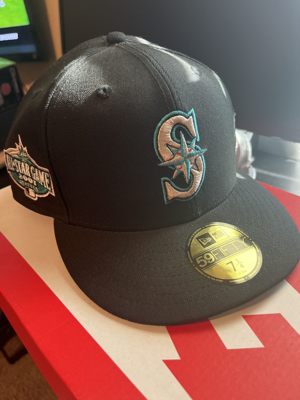 New Era Seattle Mariners 59FIFTY 7 1/4 fitted cap Size 34 - 1 Thumbnail