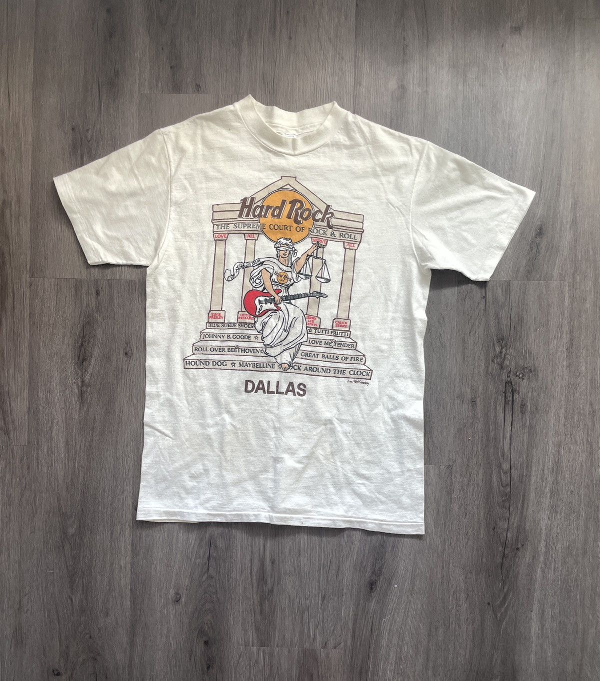 Hard Rock Cafe Vintage Hard Rock “Court of Rock & Roll” T-Shirt (Sz. M) Size US M / EU 48-50 / 2 - 1 Thumbnail
