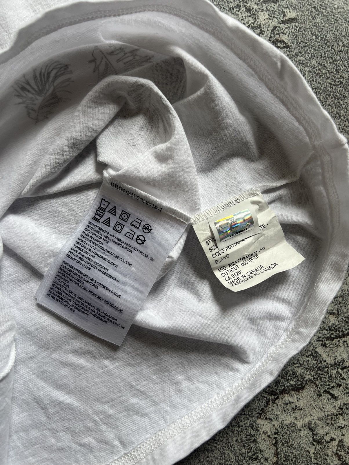 Canada Goose Canada Goose Womens White T-Shirt With Holographic Tag Sz XS Size XS / US 0-2 / IT 36-38 - 8 Thumbnail
