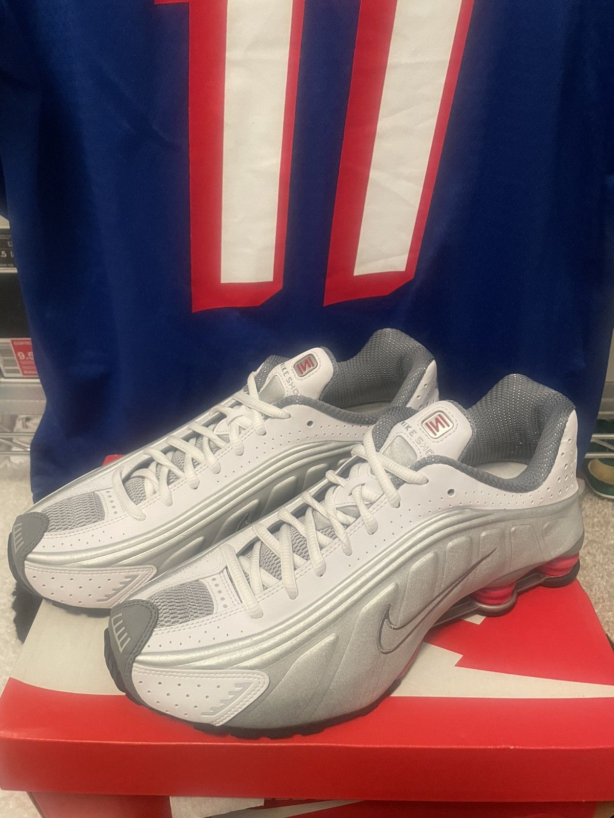 Nike Nike Shox R4 Retro 2019 Comet Red Size 10 Size US 10 / EU 43 - 1 Thumbnail