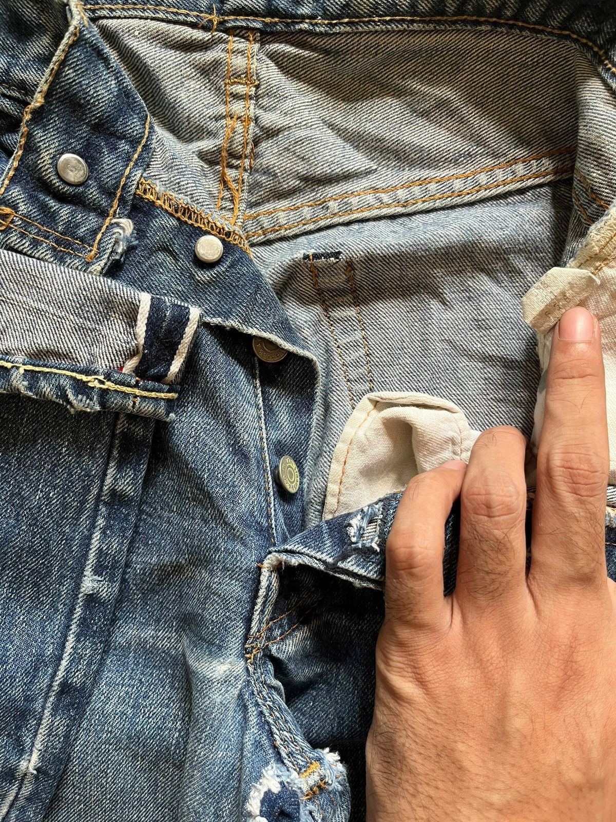 Levi's True Vintage 60s Levis 501 Selvedge Bartacks Jeans Button 6 Size US 28 / EU 44 - 5 Thumbnail