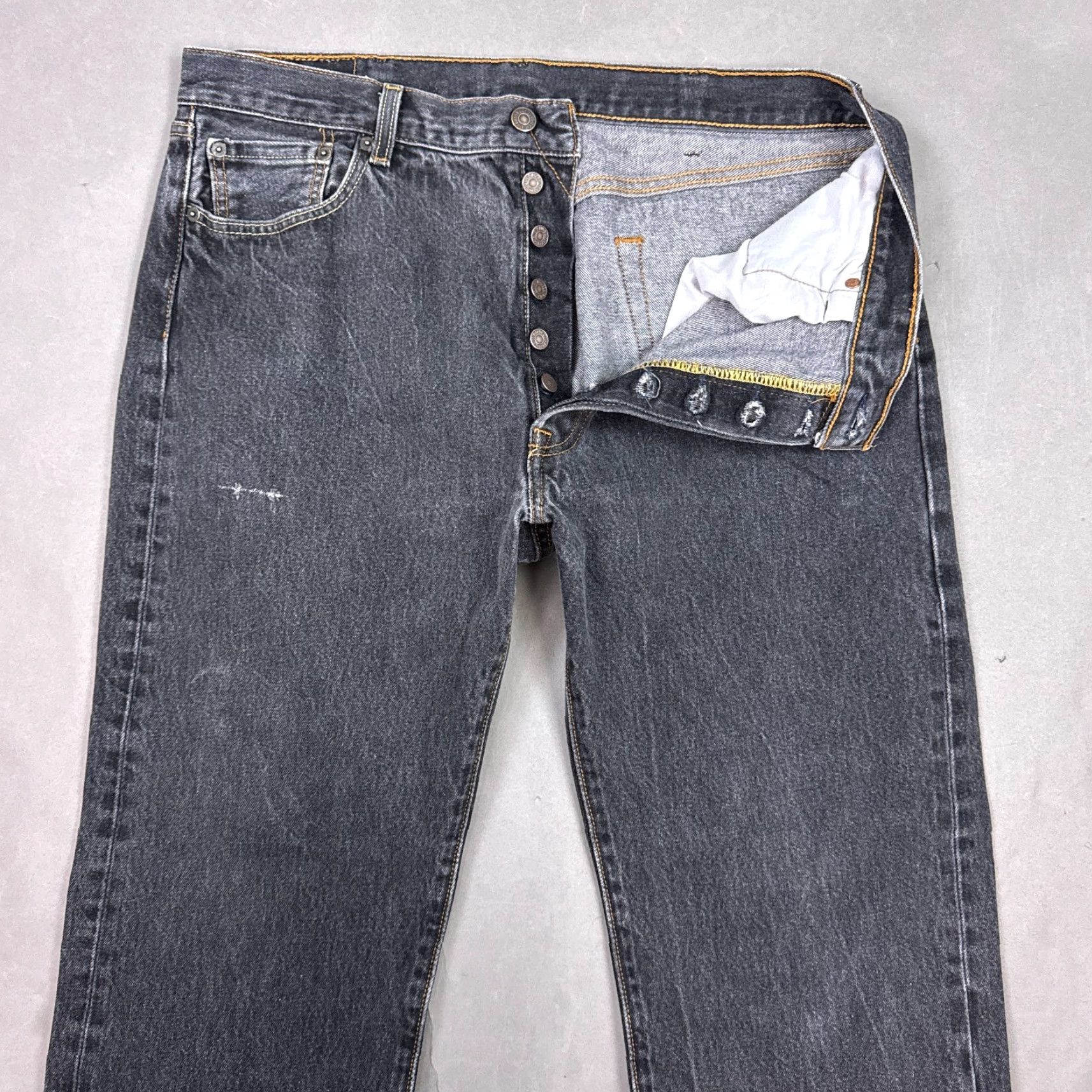 Levi's VINTAGE Levis 501 Jeans Mens 36x30 Black Denim Button Fly Dark Faded 90s Style Mens Boys Girls? Size US 38 / EU 54 - 2 Thumbnail