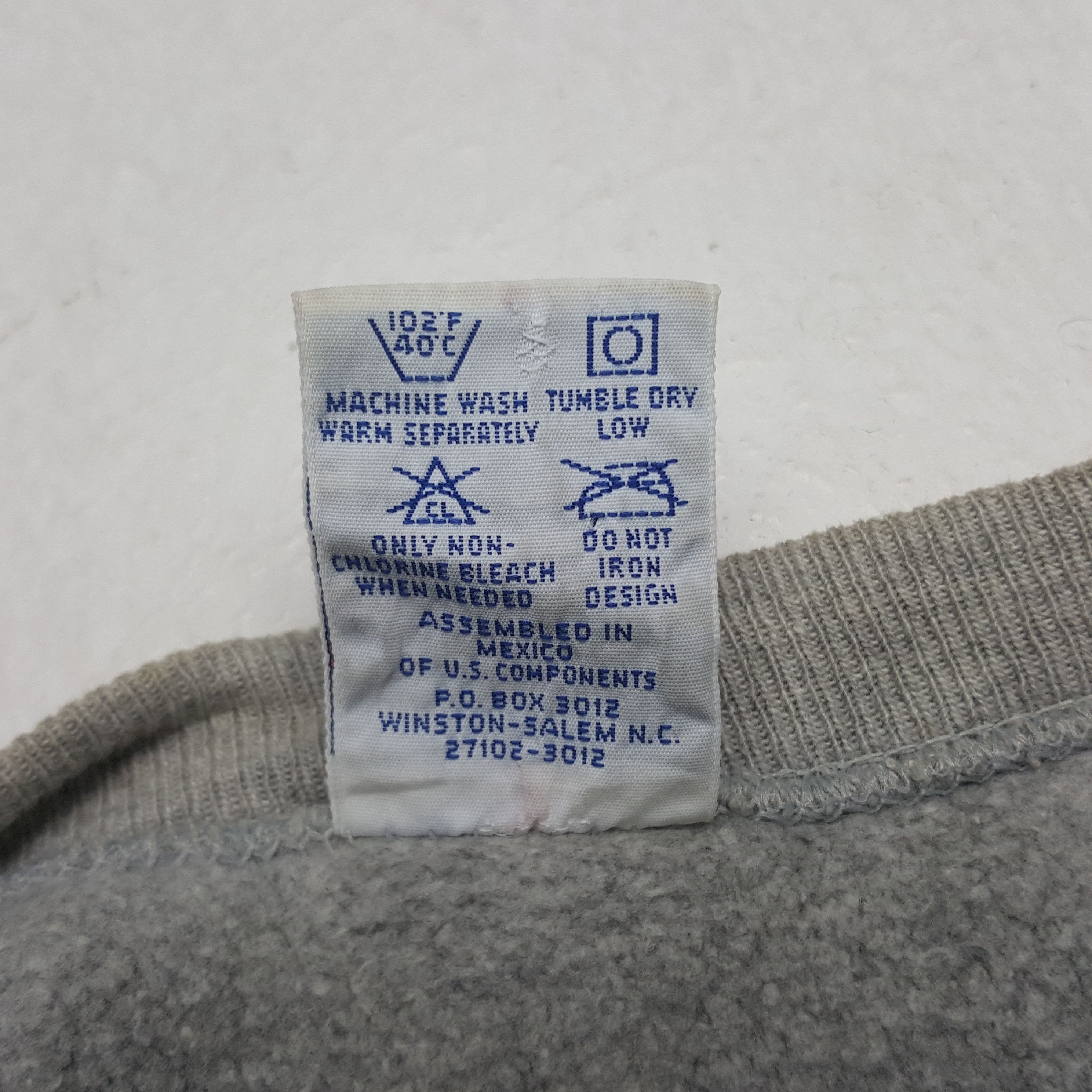 Champion × Vintage Vintage Champions Red Spell Out Sweatshirt Size US L / EU 52-54 / 3 - 8 Thumbnail