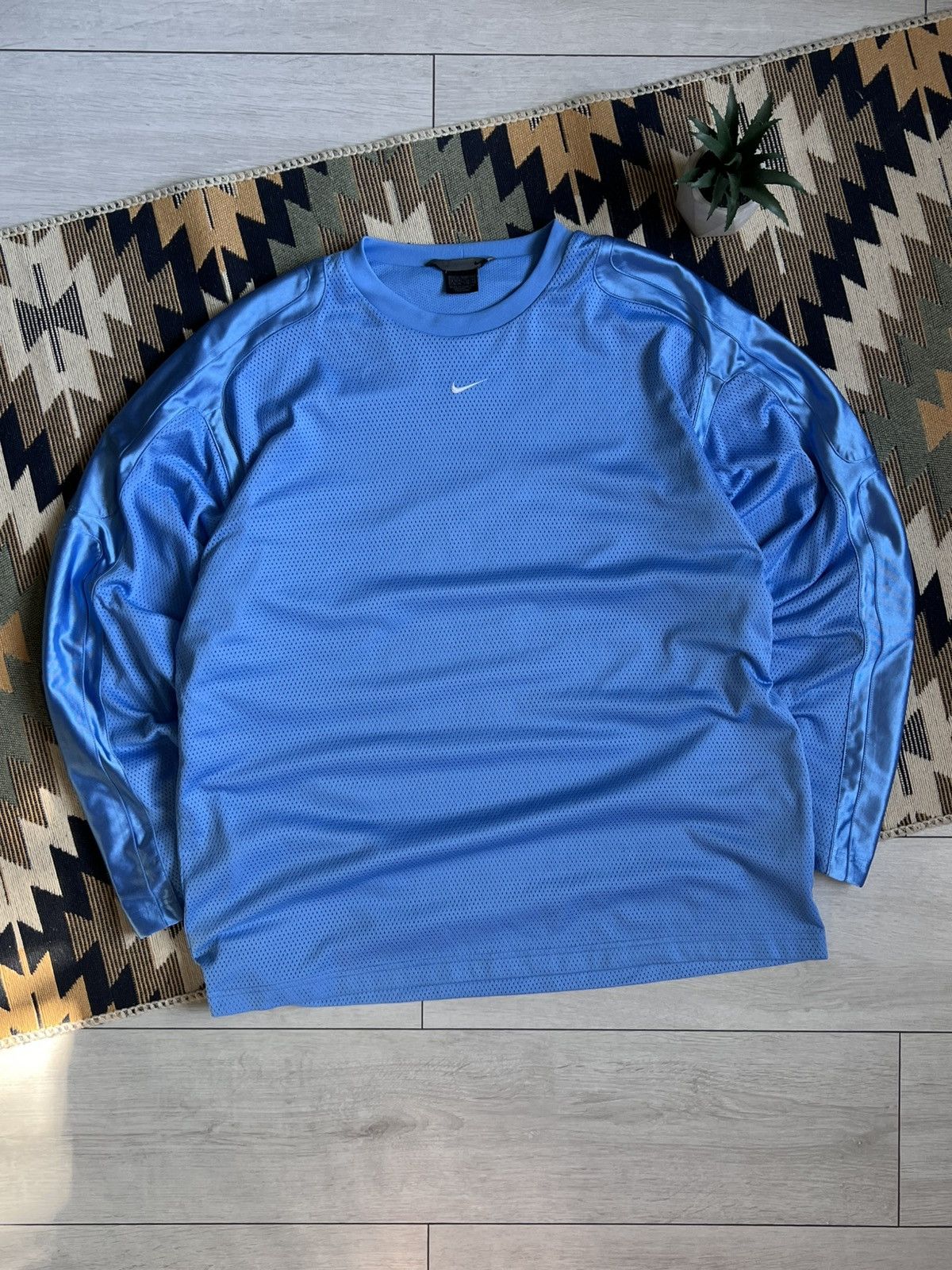 Nike Vintage Nike Basketball Centre Swoosh Long Sleeve Size US XL / EU 56 / 4 - 1 Thumbnail