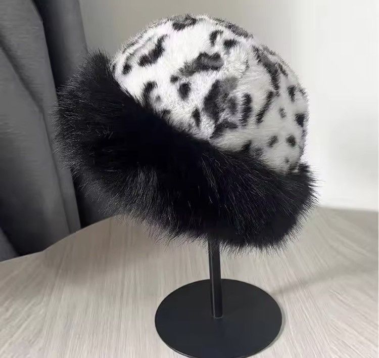 Japanese Brand Luxury Faux Fur Leopard Print Bucket Hat | Soft Cozy Winter Size ONE SIZE - 3 Thumbnail