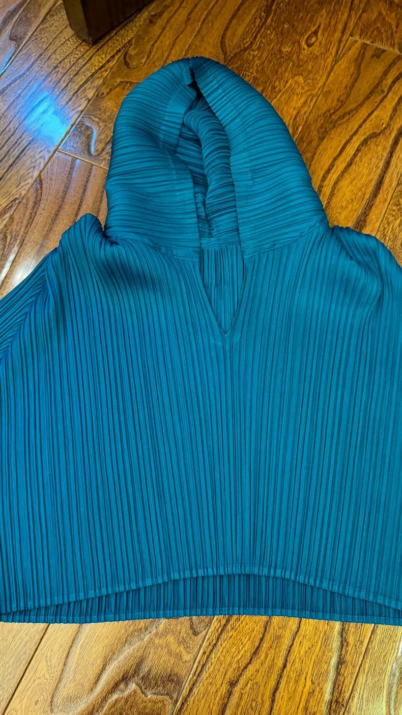 Issey Miyake Issey Miyake Blue pleated hoodie Size XS / US 0-2 / IT 36-38 - 1 Thumbnail