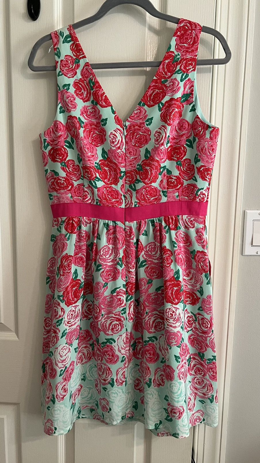 Vineyard Vines Vineyard Vines for Kentucky Derby, Sz 8, Silk, Roses Size M / US 6-8 / IT 42-44 - 4 Thumbnail