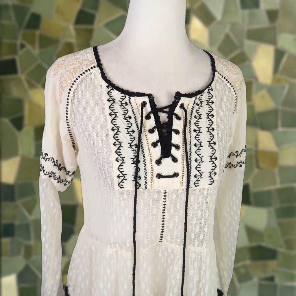 Anthropologie VINTAGE Akemi + Kin Anthropologie Cream Lace Tunic Blouse Top S Women Long Sleeve Bohemian Hippie Casual Party/Cocktail Tunic Dress? Size S / US 4 / IT 40 - 1 Thumbnail