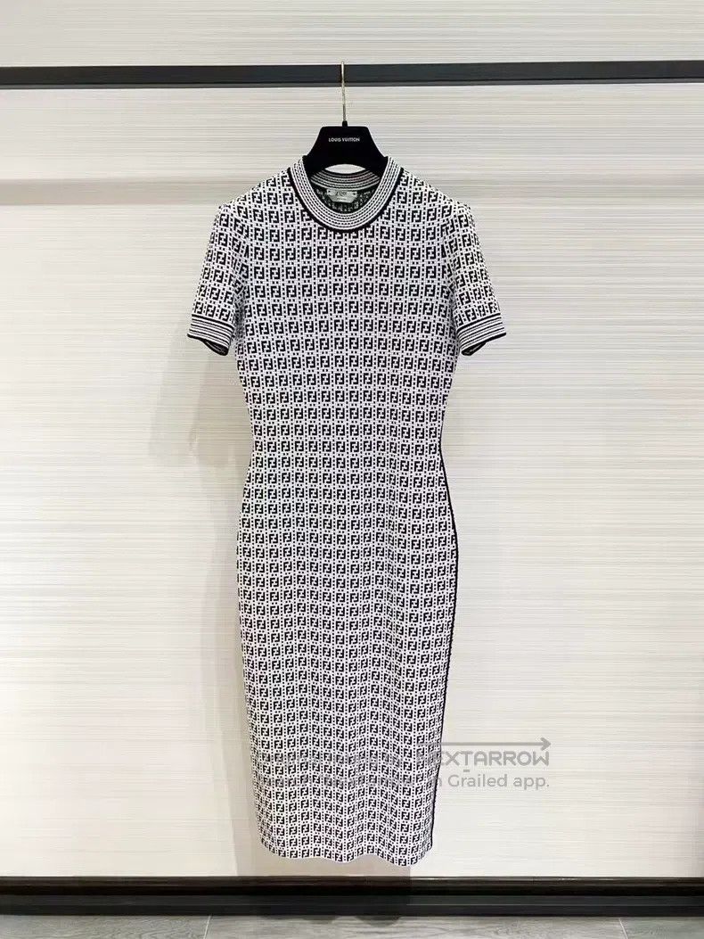 Fendi Fendi Long knitted dress Size XS / US 0-2 / IT 36-38 - 1 Thumbnail