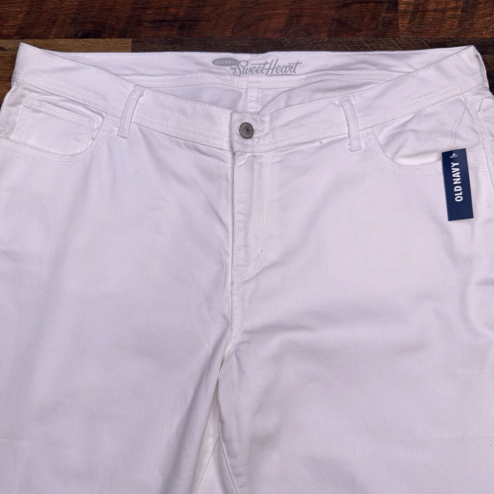 Old Navy Old Navy Sweetheart Jeans Womens 18 White Capri Stretch New Size 40" / US 18 - 3 Thumbnail