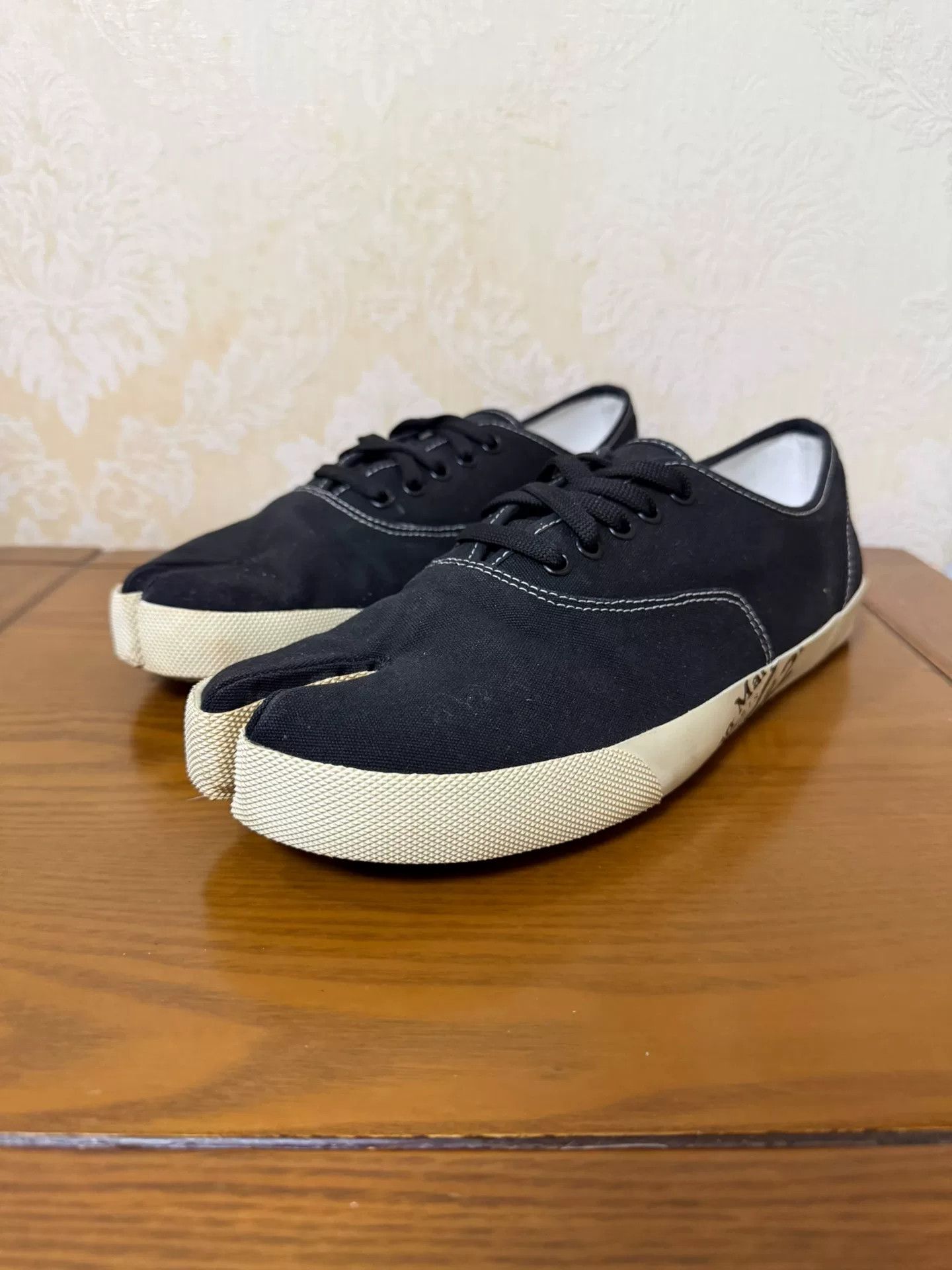 Maison Margiela Maison Margiela Orange Lowtop Sneakers 11 Men Size US 11 / EU 44 - 1 Thumbnail