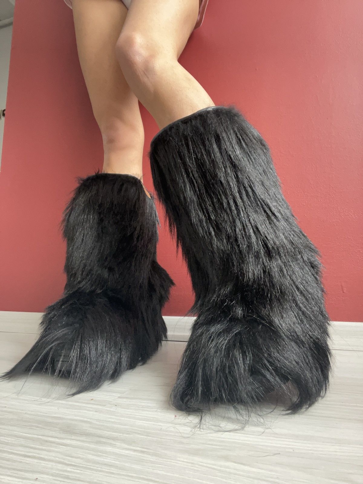 image of Vintage Y2K Yeti Boots in Black, Women's (Size 10.5)