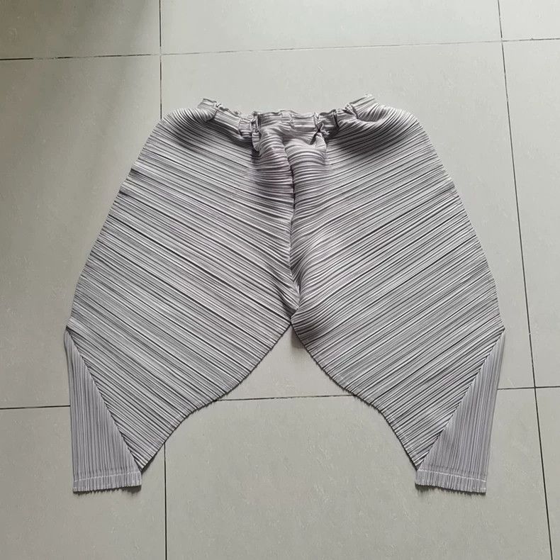 Other Issey Miyake size:5 Grey pleated trousers Size 22" - 2 Thumbnail