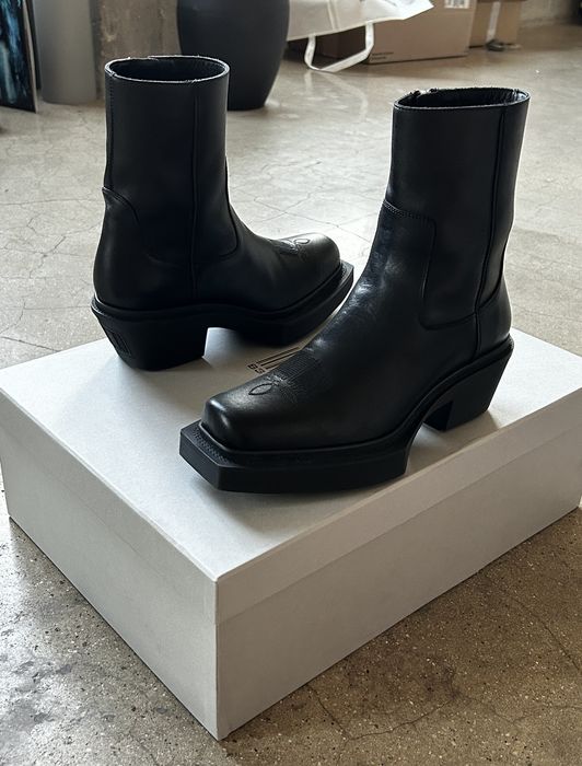 Vetements 2025 western boots