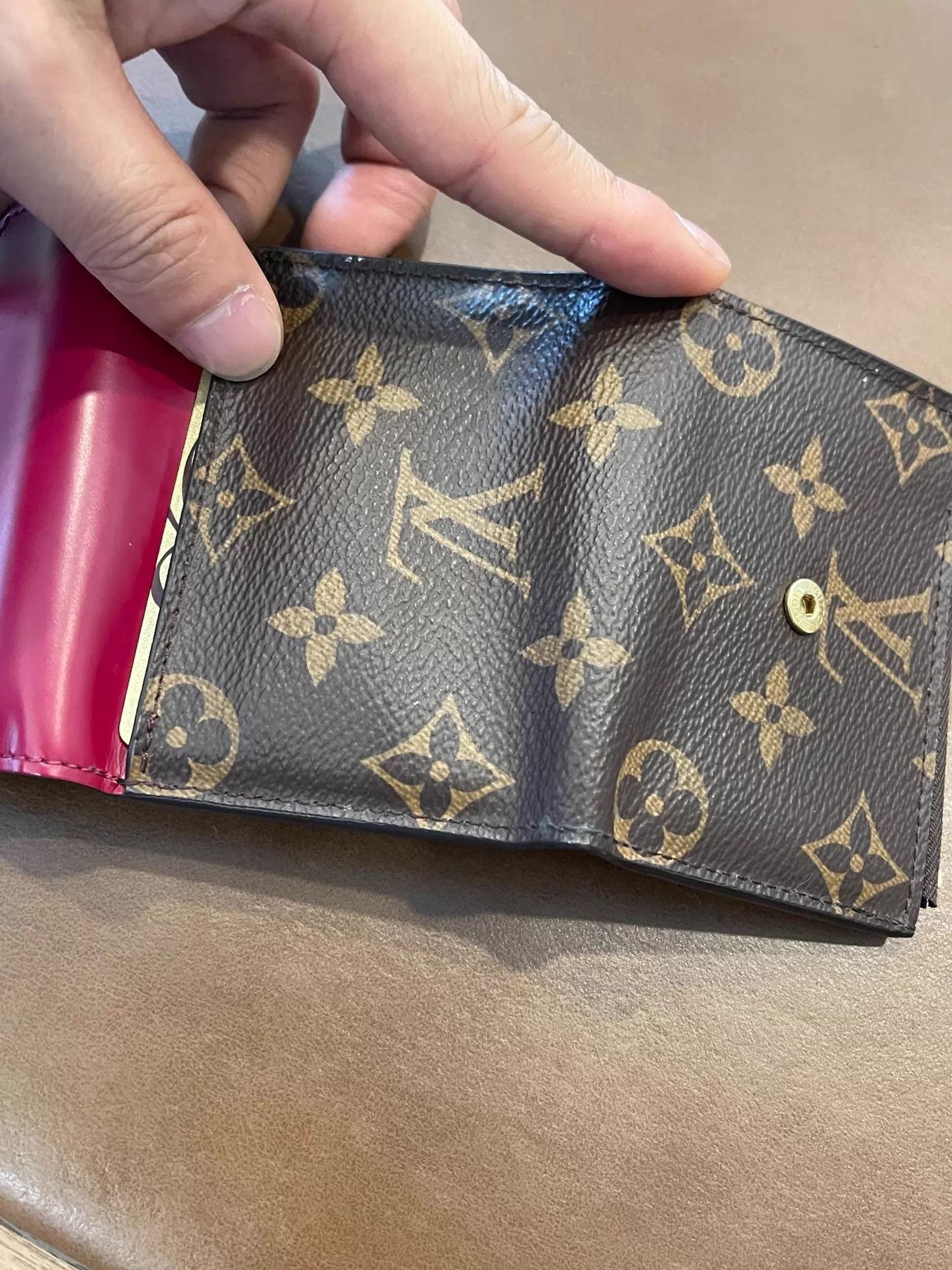 Louis Vuitton LV tri-fold monogram cherry red card holder Size ONE SIZE - 7 Thumbnail