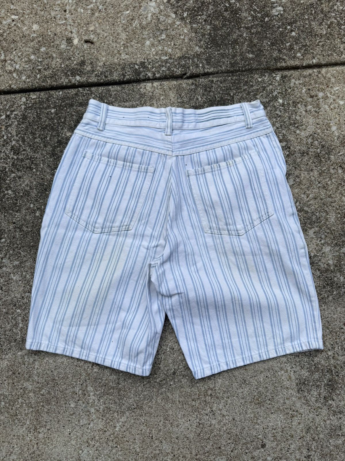 Vintage 90s Fluid Blues White Light Blue Striped Denim Shorts Size US 29 - 8 Thumbnail