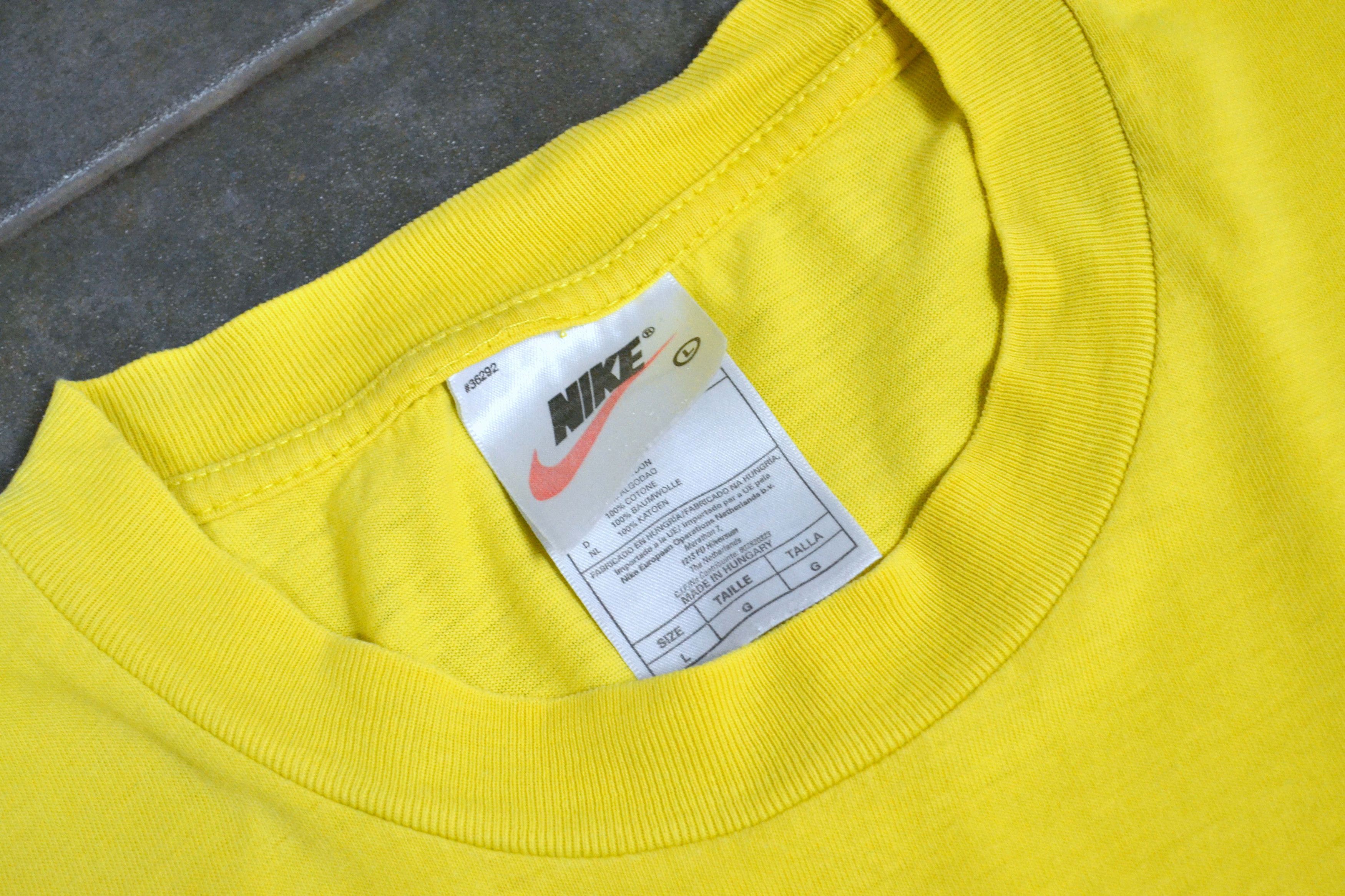 Nike 90s Vintage Nike Big Logo Mid Swoosh Yellow T-Shirt Size US L / EU 52-54 / 3 - 4 Thumbnail