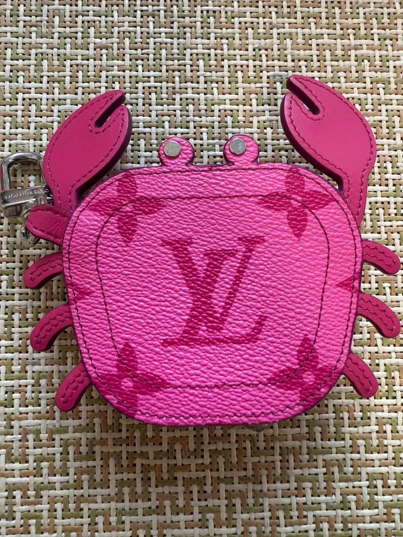 Louis Vuitton Louis Vuitton Dragon Fruit Crab Hanging Decoration Size ONE SIZE - 2 Thumbnail