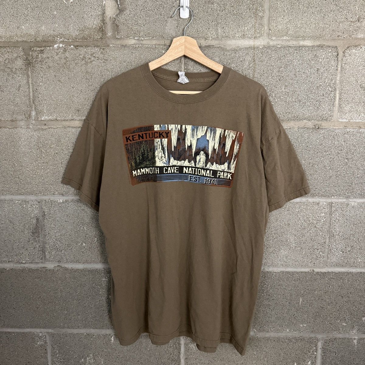 Jerzees Vintage Jerzees Mammoth Cave National Park Brown Tee Men 2XL Size US XXL / EU 58 / 5 - 1 Thumbnail