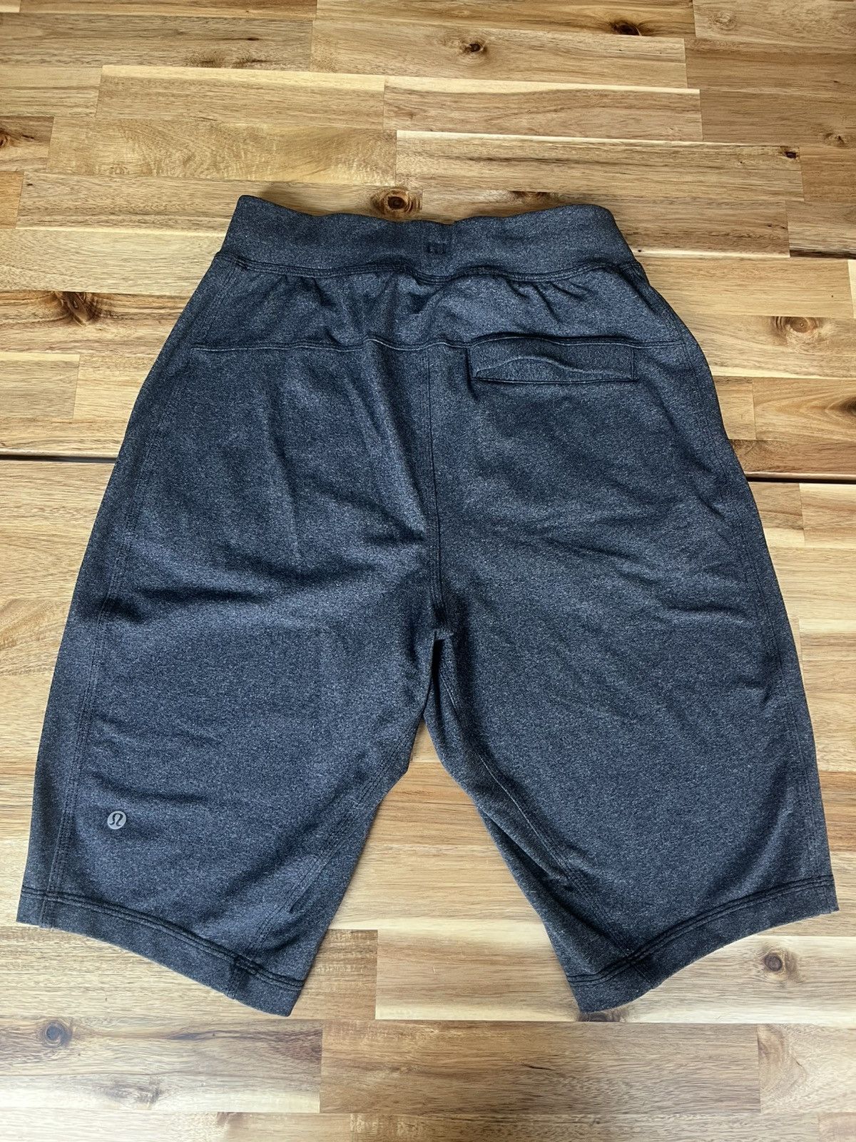 Lululemon Men’s Lululemon Workout Shorts Size US 28 / EU 44 - 2 Thumbnail