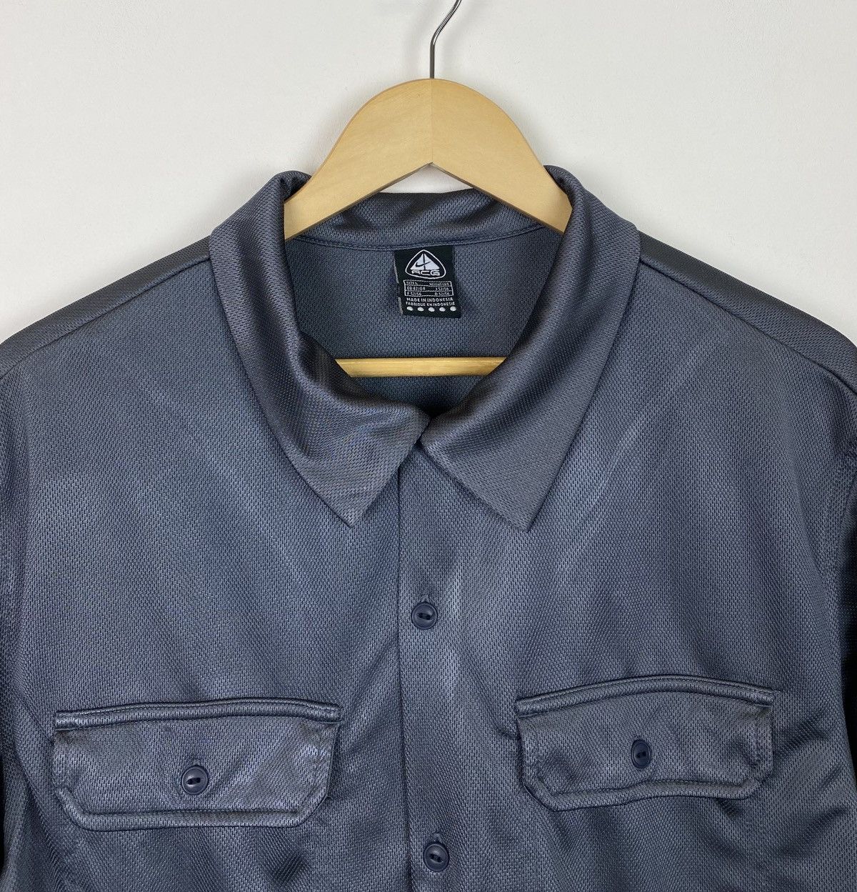 Vintage Vintage Nike ACG Alpha Project Shirt Buttons Size L Top Grey Size US L / EU 52-54 / 3 - 2 Thumbnail