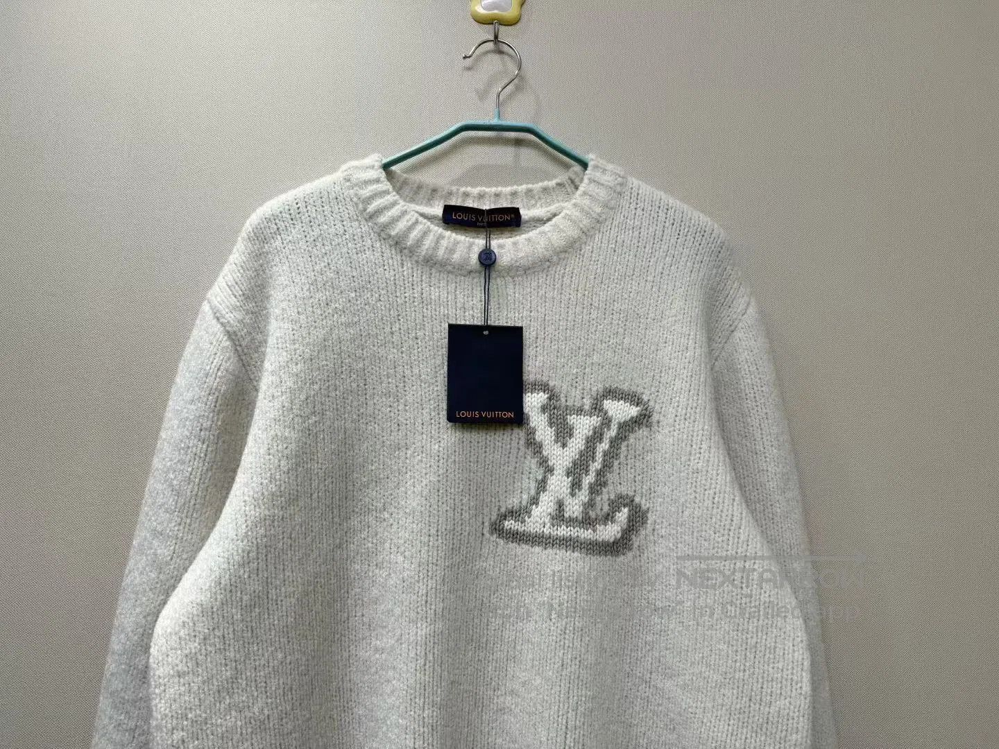 Louis Vuitton Louis Vuitton LV White Large Logo Sweater. Size US XXL / EU 58 / 5 - 2 Thumbnail